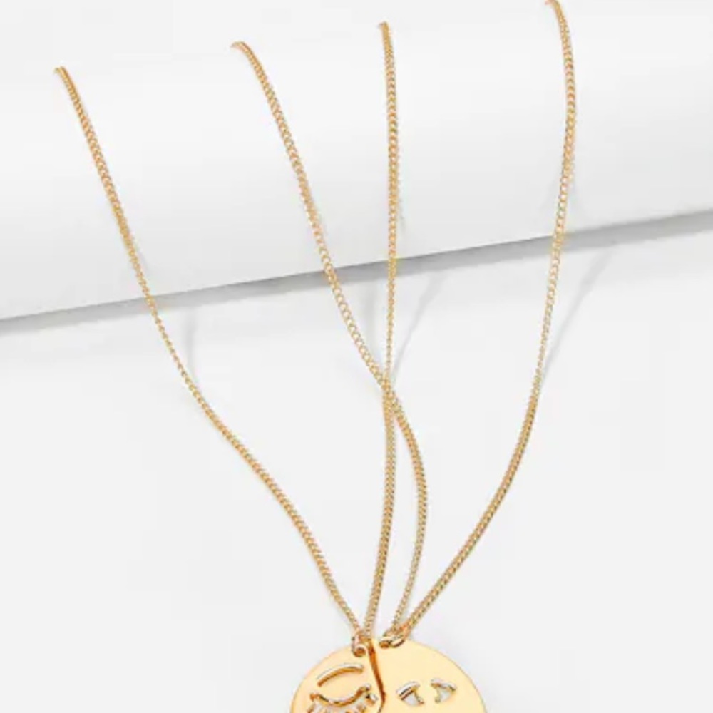 LAST ONE SALE Kissing Faces Couple Necklace - Picture 2 of 3